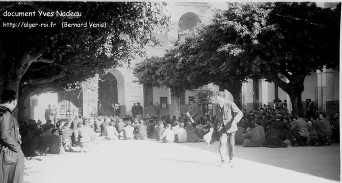 manifestation dans l'enceinte du lycée, 