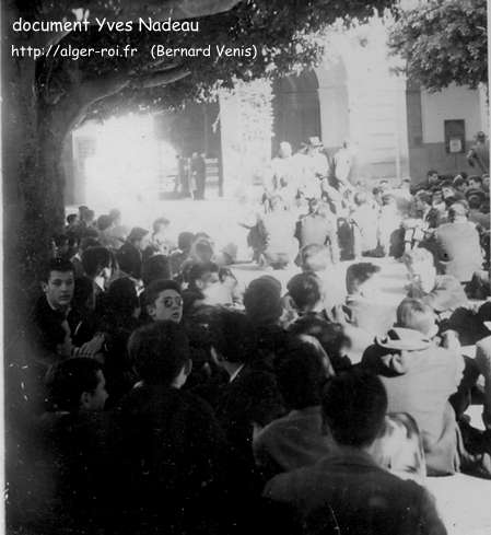 manifestation dans l'enceinte du lycée, 