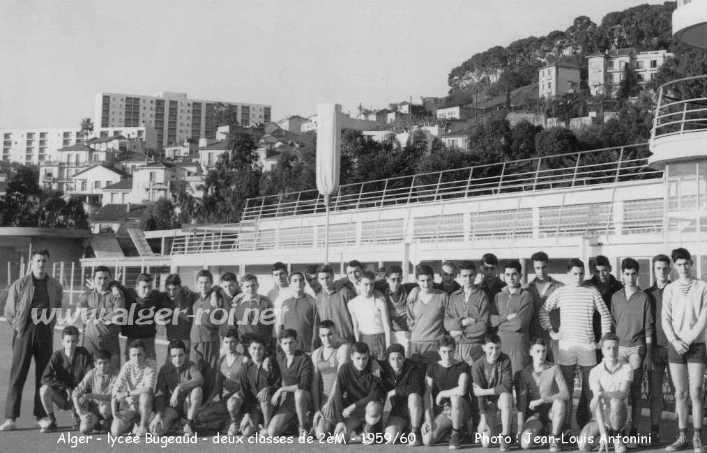 Deux classes de 2èM, mr.Pietri, professeur d'éducation physique