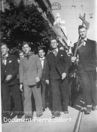La "Taupe" en goguette : chorale et défilé, en 1941