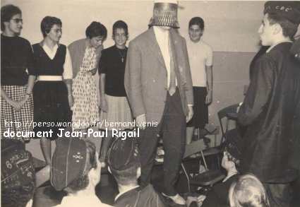 séance de bizutage avec l'ancien Hocine Reski dont j'aimerais avoir des nouvelles 