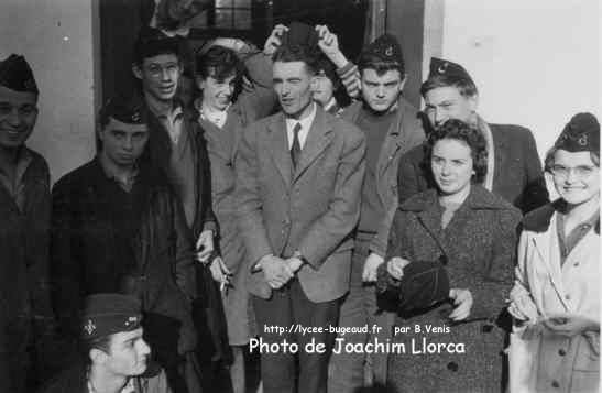 ENSI1A : même classe, devant la porte pendant la récré