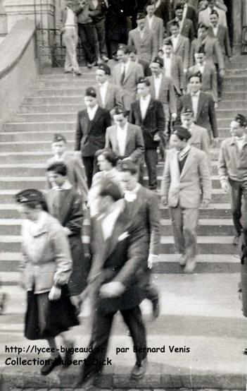 monome de la Sainte-Barbe (décembre 1953) prises devant le lycée Bugeaud.
