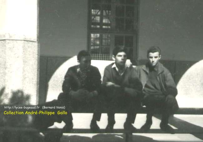 Dans la cour des 6ème-5ème, 